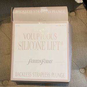 Backless strapless plunge silicone bra